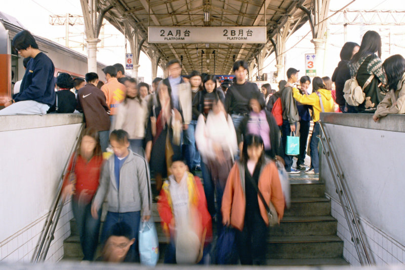 台灣鐵路旅遊攝影台中火車站月台旅客2002年之前攝影照片35